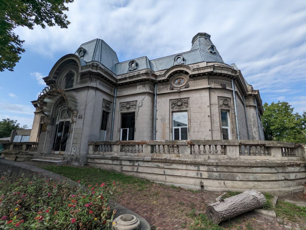 Casa Jean Troianos: The Haunted Mansion of&nbsp;Brăila